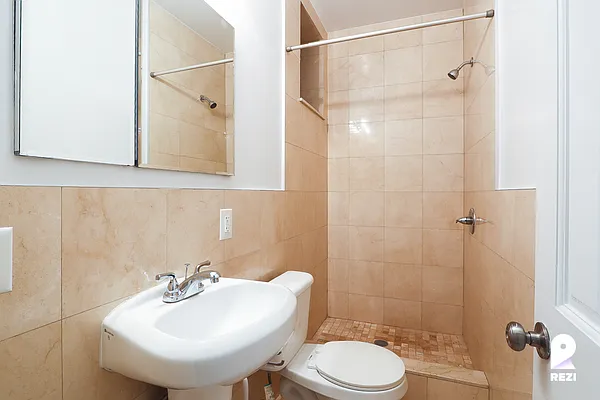 Rented by REZI | media 11