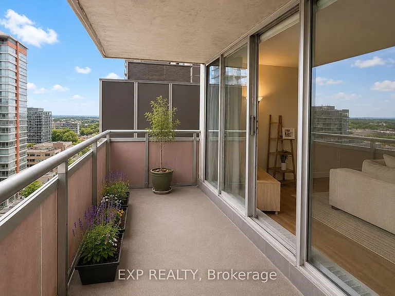 160 George St #1505 — Photo 17