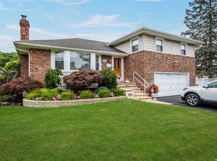 1777 Collins St, Seaford, NY 11783
