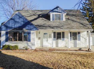 307 Crestwood Ave, Waverly, IA 50677
