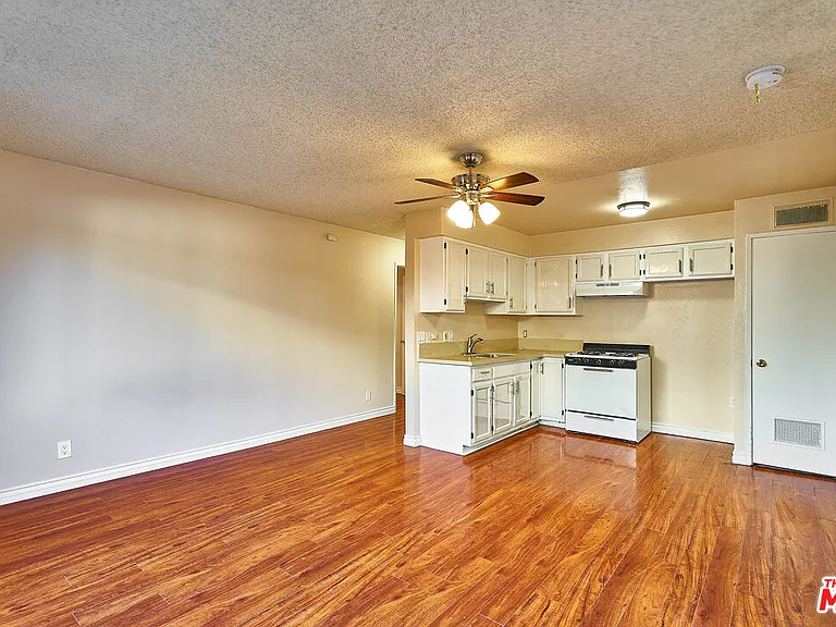 820 S Saint Andrews Pl #203 — Photo 16