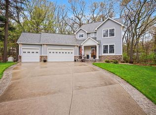 18099 Woodland Trl, Spring Lake, MI 49456
