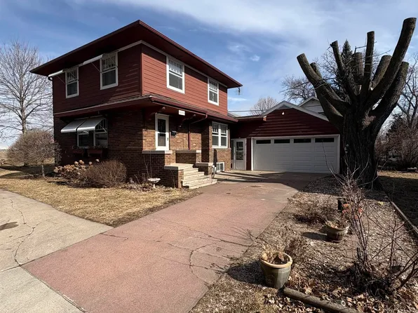 7 Park Ct, Storm Lake, IA 50588