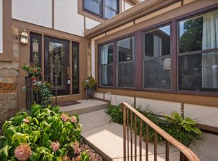 1054 Oakview Dr, Wheaton, IL 60187