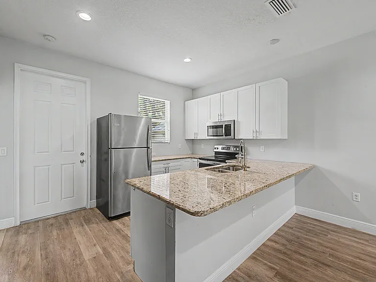 1614 E Mulberry Dr — Photo 13