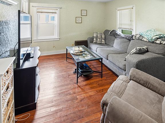 5th image of 306 Walnut St