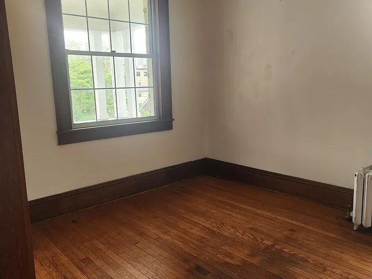 215 Crawford St — Photo 4