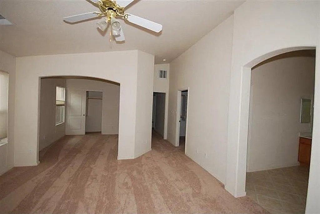3 bed, 1876 sqft, $2,300 — Photo 4