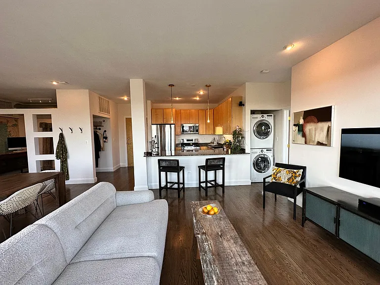 1111 W 15th St #406 — Photo 3