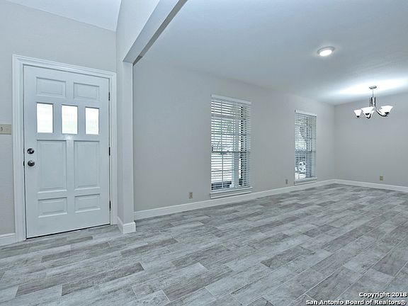 3rd image of 134 Encino Grande St