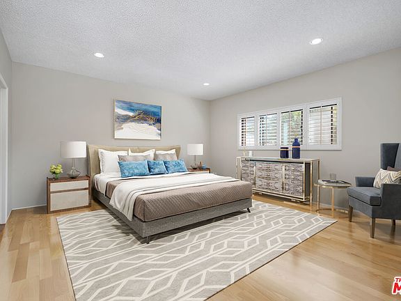 4th image of 1167 Roxbury Dr APT 107