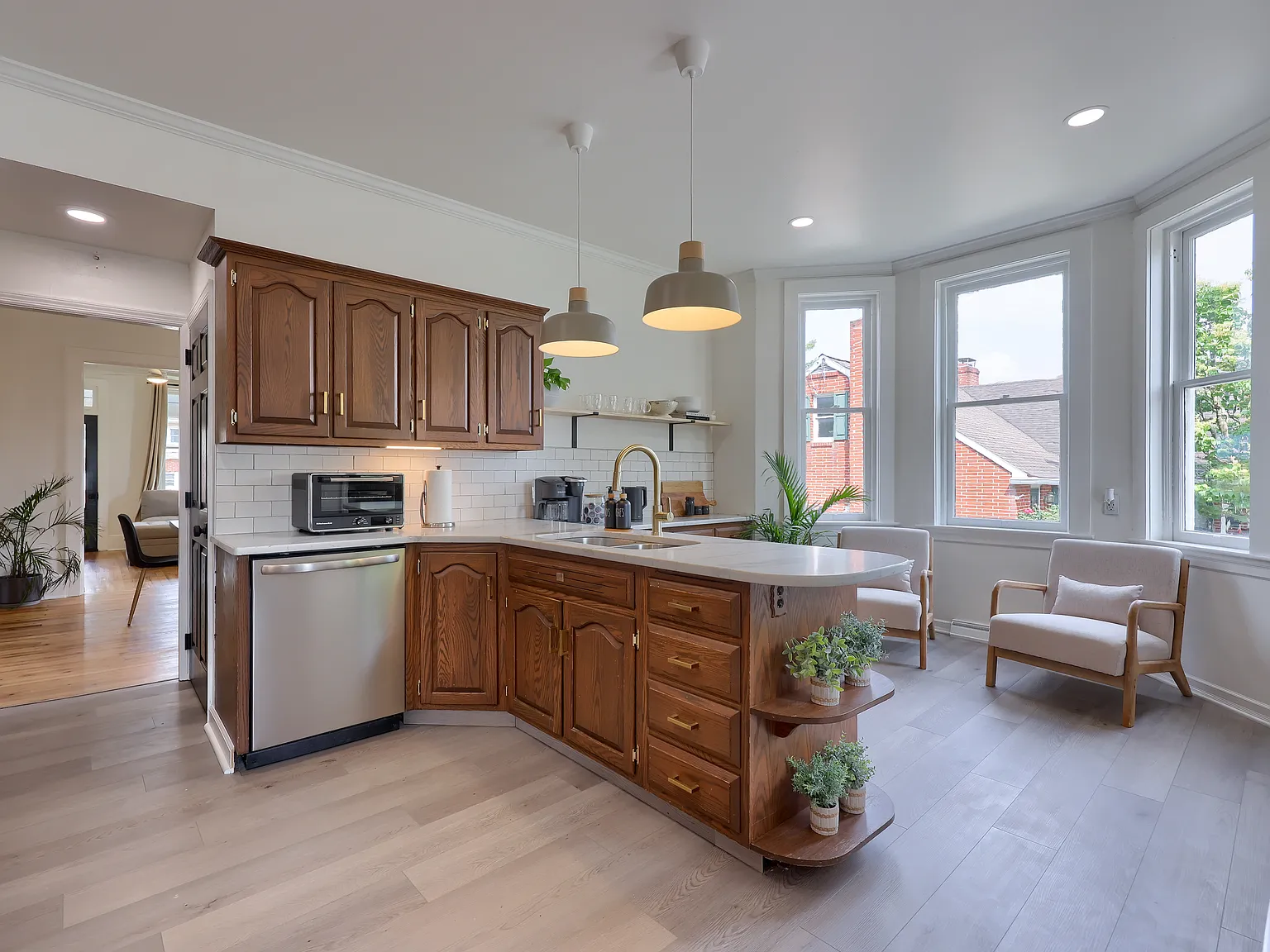 4 bed, 2.5 bath, $4,500 — Photo 1