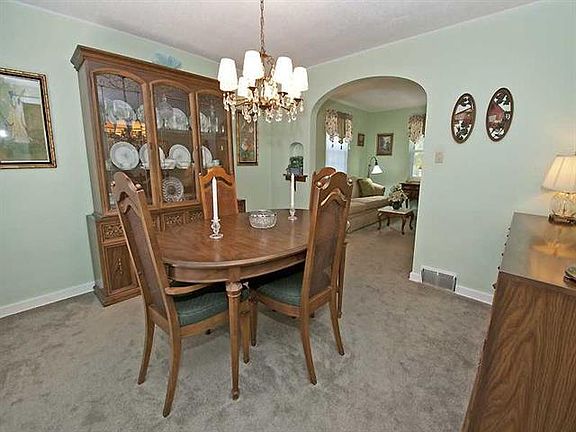 5th image of 1328 White Oak Dr