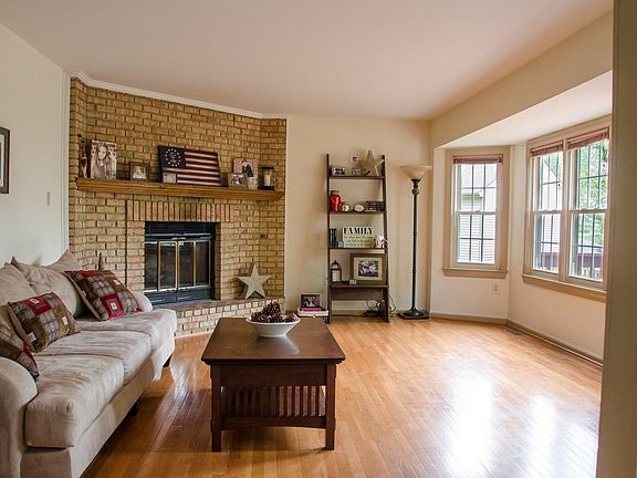 5th image of 10806 Steven Lee Ct