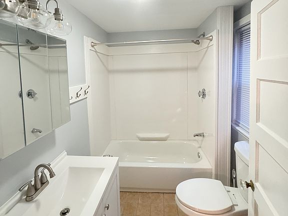 3rd image of 154 Blanding Ave #1