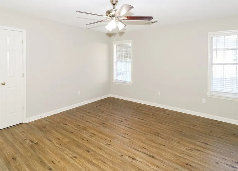 215 Lakewood Dr — Photo 10