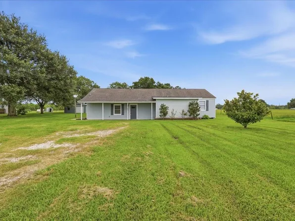 17261 County Line Rd, Winnie, TX 77665