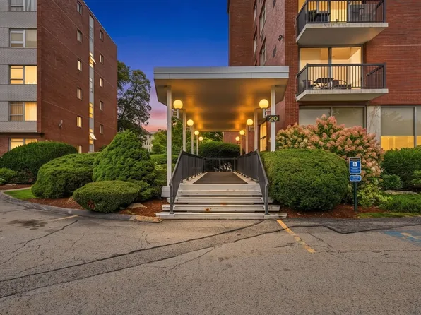 20 Hammond Pond Pkwy APT 506, Newton, MA 02467