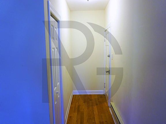 3rd image of 3720 N Pine Grove Ave #3720E3
