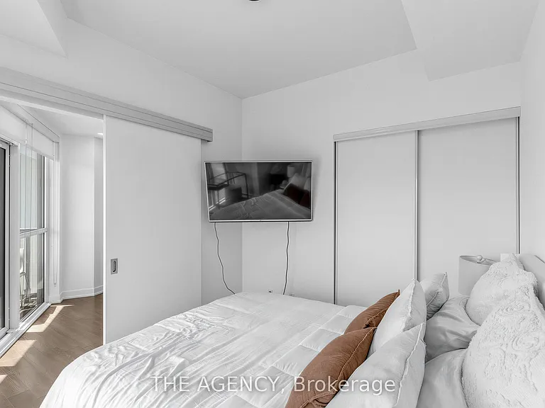 30 Ordnance St #1811 — Photo 22