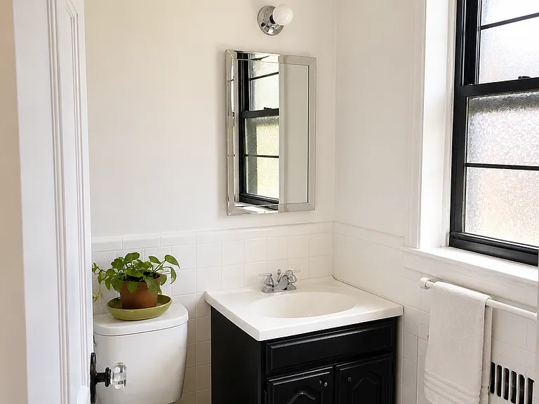 94 Marion St #5 — Photo 12