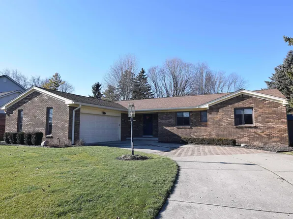 49763 Compass Point Dr, Chesterfield, MI 48047