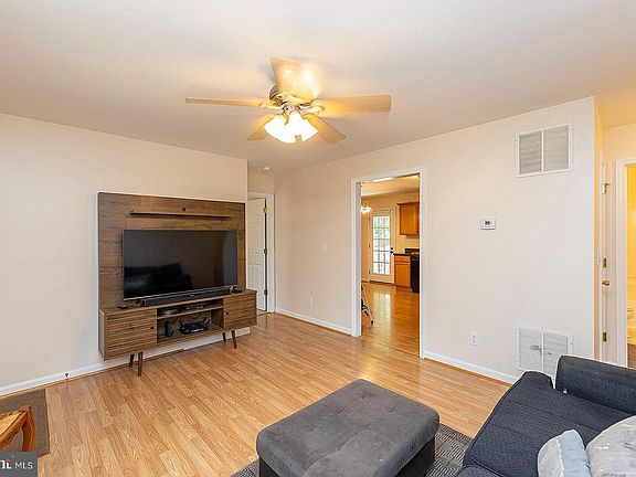 5th image of 231 Vaught Dr