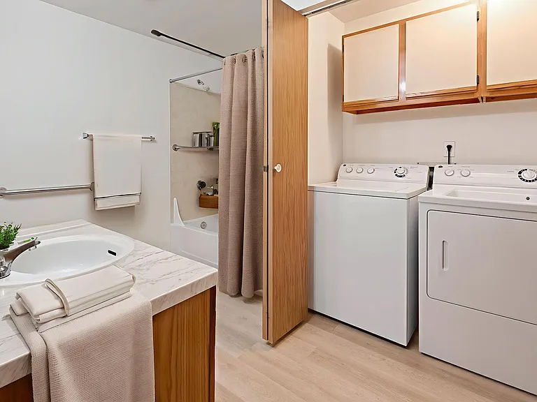 Glenbrook Apartments — Photo 15