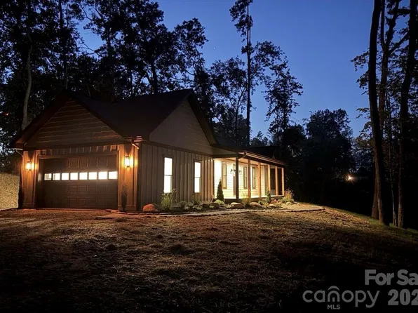 413 Woodstock Dr, Burnsville, NC 28714