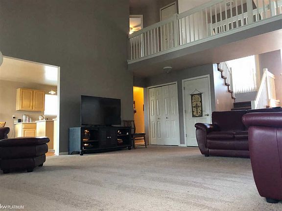 5th image of 28943 Oakmont Dr