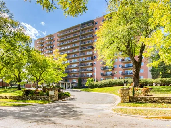 4550 Warwick Blvd APT 210-211, Kansas City, MO 64111
