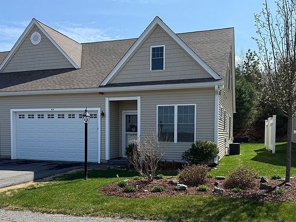 3rd image of 831 Ledgewood Way #831