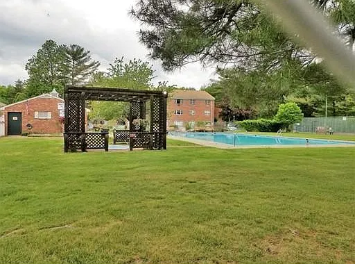 116 Regency Park Drive — Photo 3