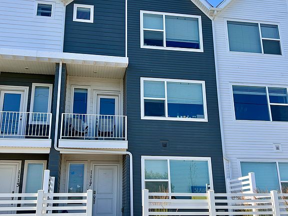 2nd image of 1117 E Hatch Row