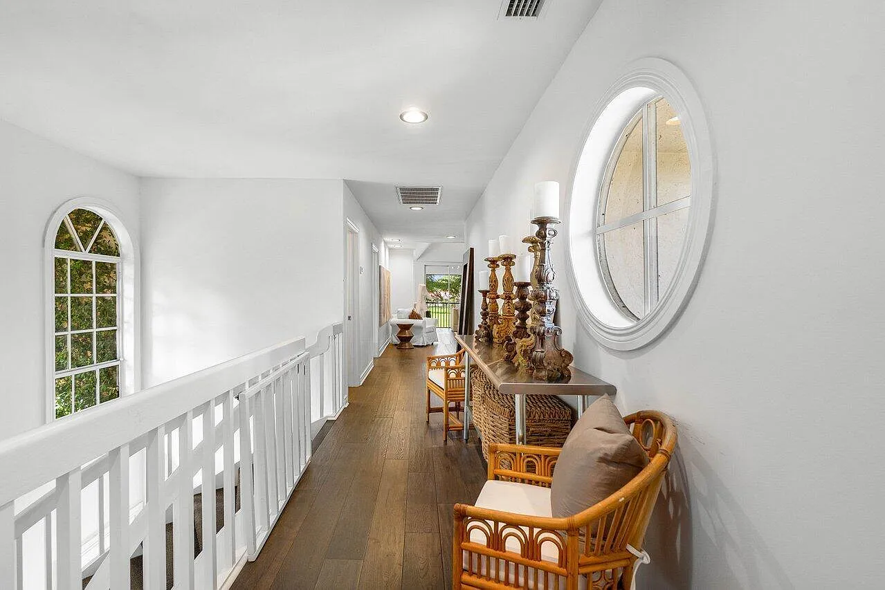 4 bed, 3.5 bath, 2401 sqft, $7,500 — Photo 3