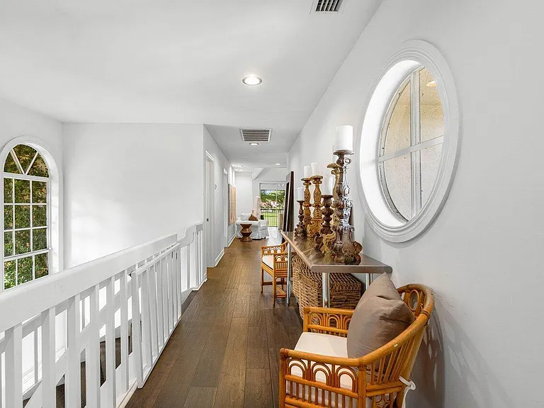 11823 Pebblewood Dr — Photo 3