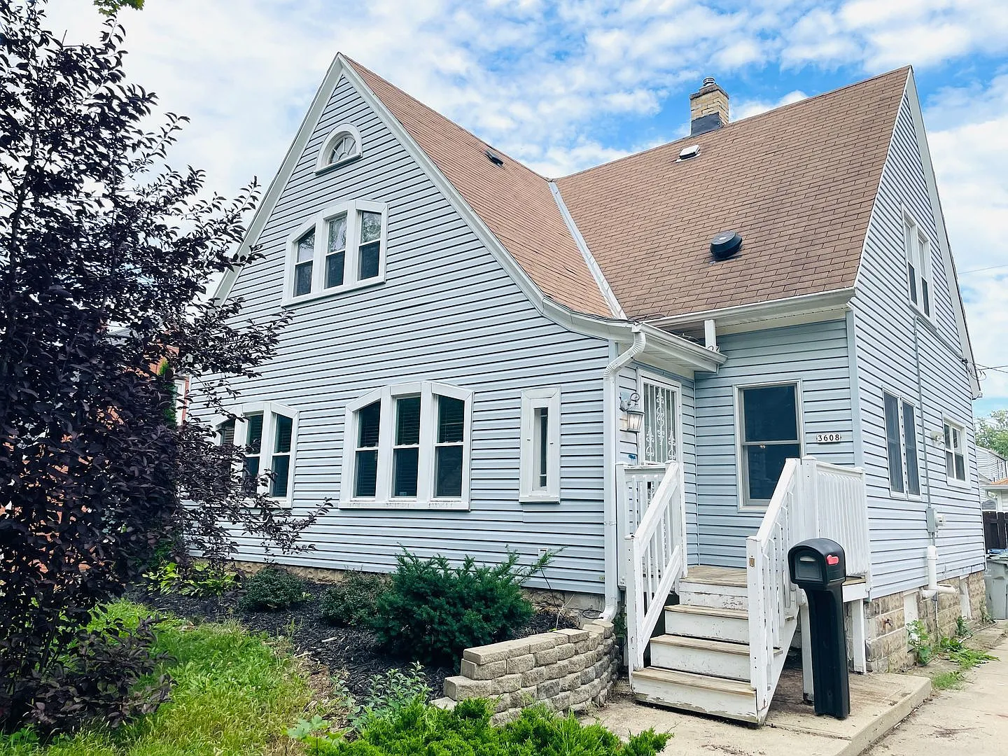 4 bed, 2.0 bath, 1574 sqft, $1,998 — Photo 1
