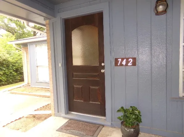 742 NW 14th St, Grand Prairie, TX 75050