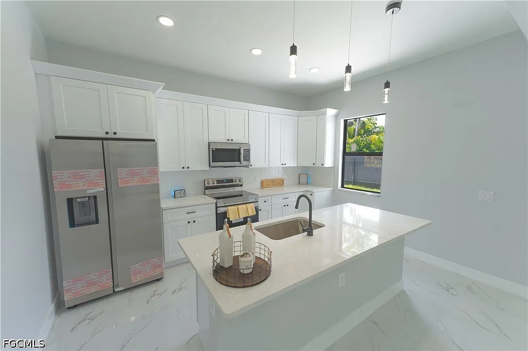 4 bed, 2.0 bath, 1842 sqft, $3,500 — Photo 2