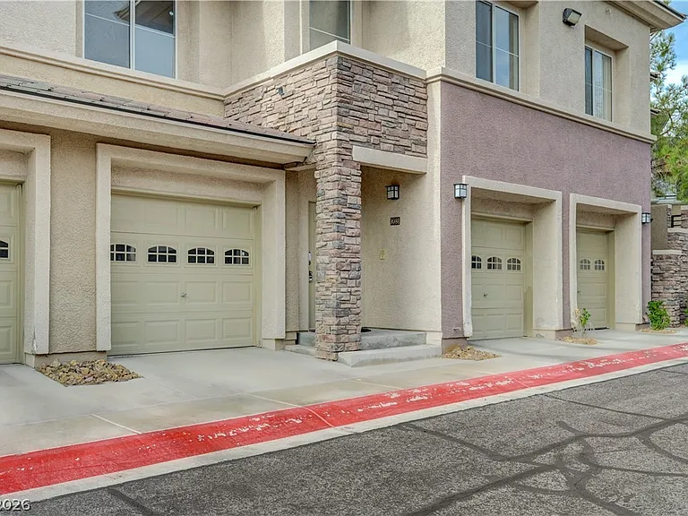 673 Peachy Canyon Cir #203 — Photo 33