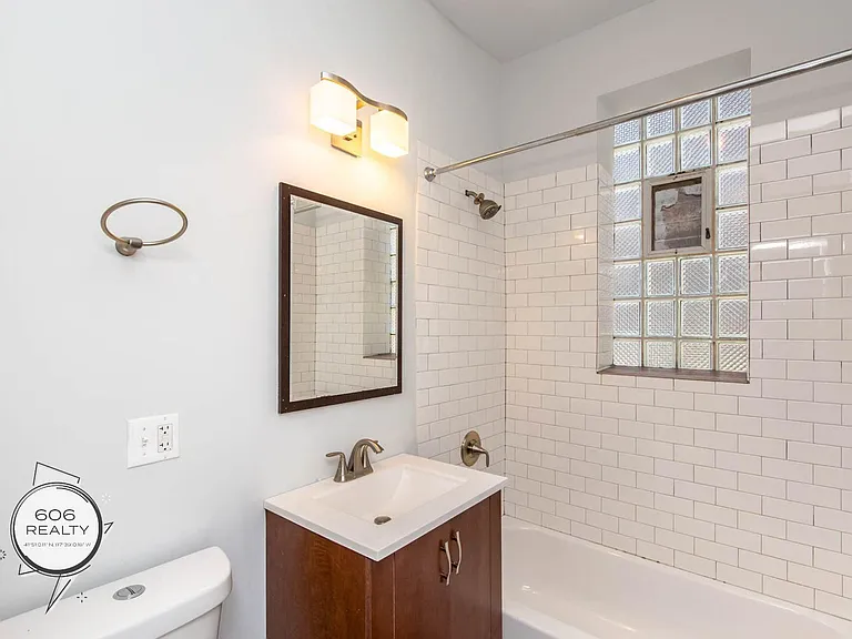 Beautiful spacious apartment in Humboldt Park! — Photo 4