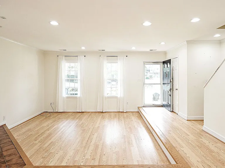430 Wynridge Dr — Photo 7