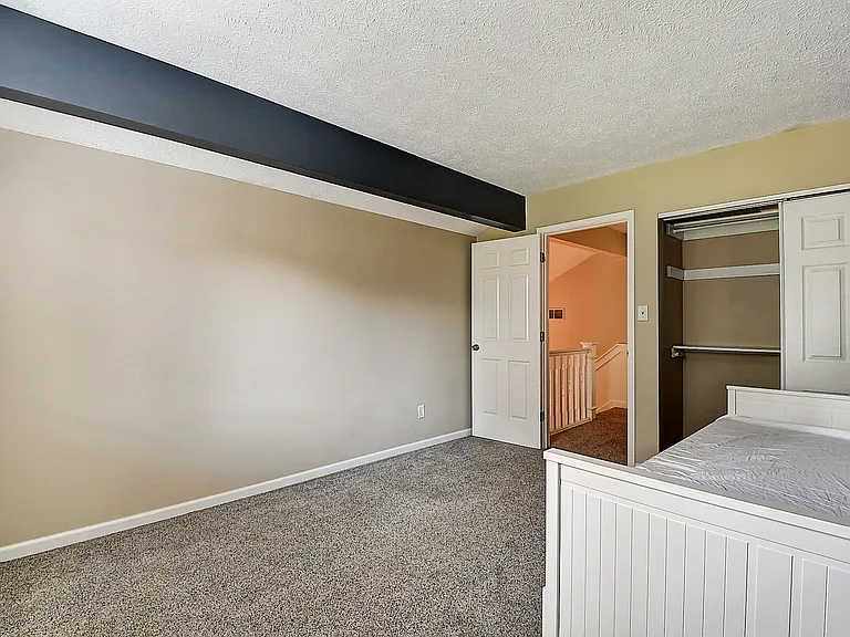 311 E Saint Clair St — Photo 22