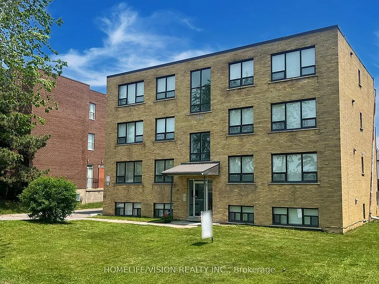 9901 Yonge St #4 — Photo 4