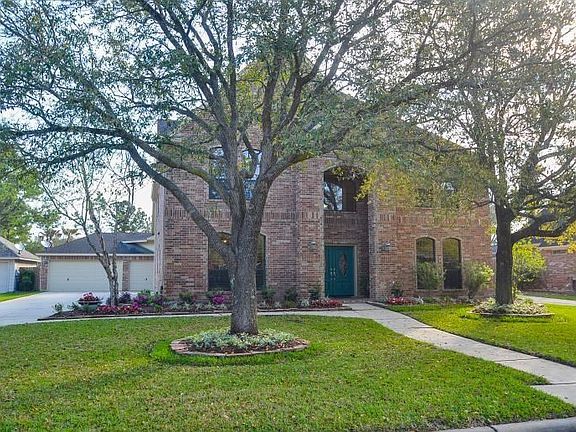 Three car garage and mature trees. Spacious driveway makes parking easy for multiple family members.