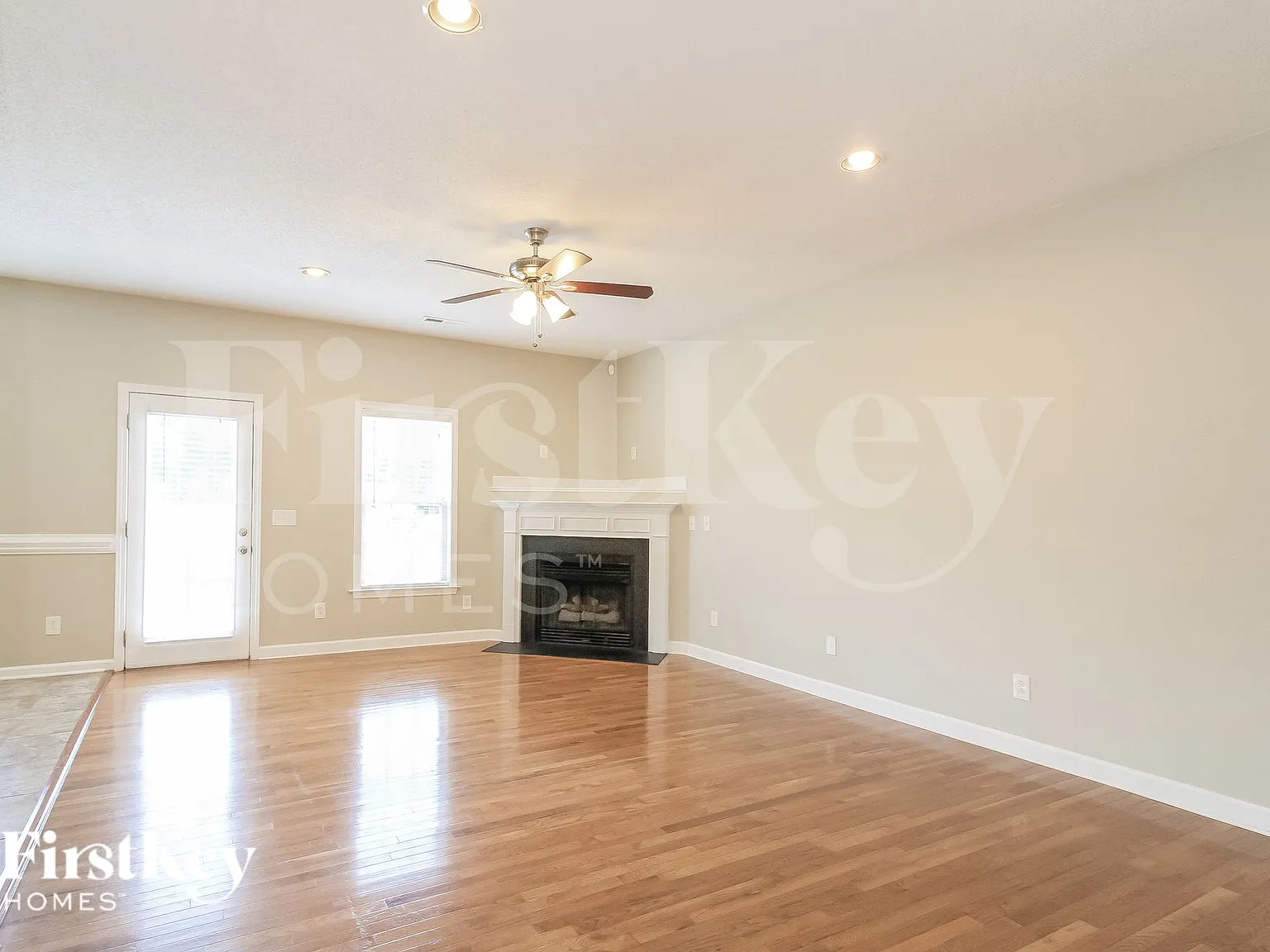 4 bed, 2.0 bath, 1701 sqft, $1,930 — Photo 3