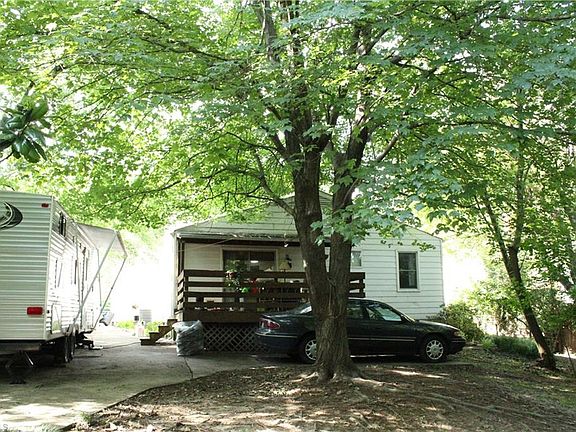 2nd image of 605 Wicker St