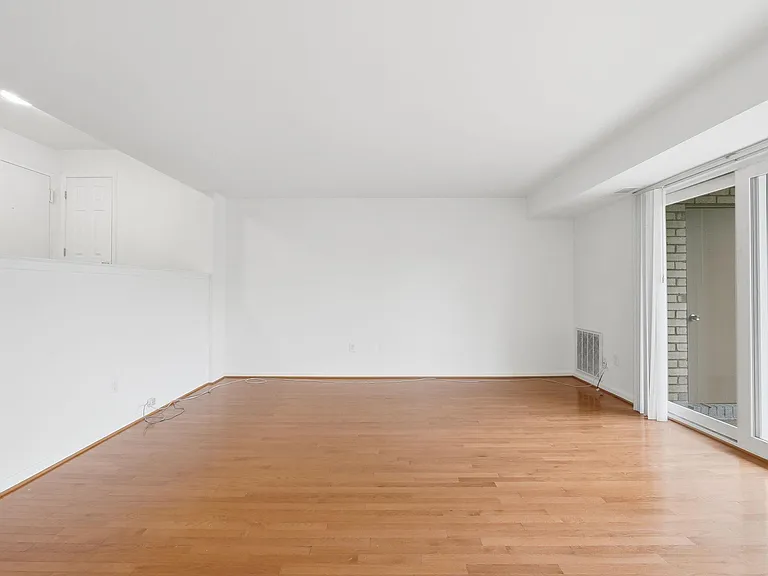 5578 Burnside Dr #5 — Photo 6