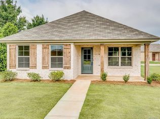 9 Grand Park Dr, Deatsville, AL 36022