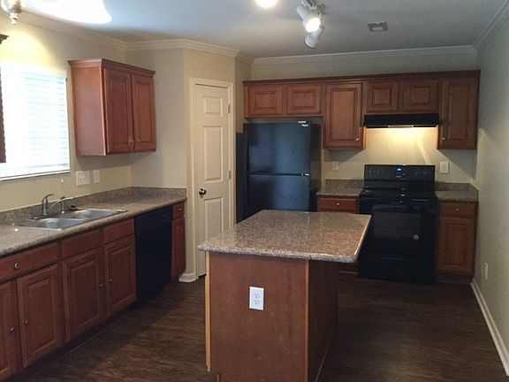 4th image of 102 Oak Knoll Dr